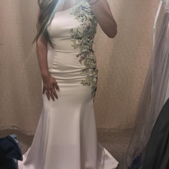 Prom/Evening/ Pageant Gown - Picture 2 of 8